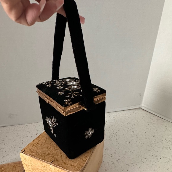vintage 60s JAPAN ART INDUSTRIES velvet box purse - Picture 3 of 8